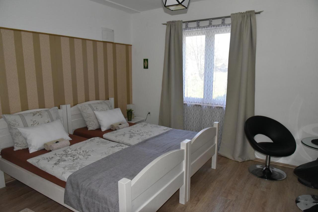 Rooms Bobic Licko Petrovo Selo エクステリア 写真