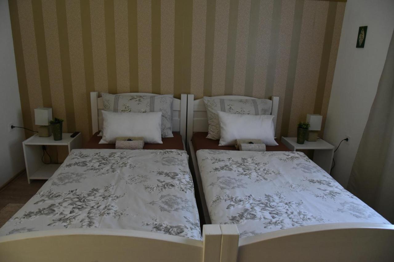 Rooms Bobic Licko Petrovo Selo エクステリア 写真